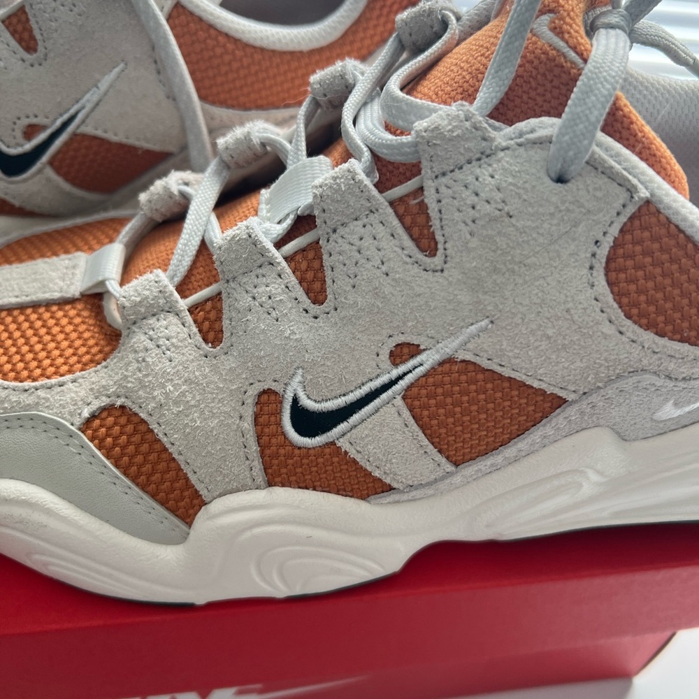 Mens size 7 women’s size 8.5 NIKE TECH HERA worn 1 time fall colors sneakers